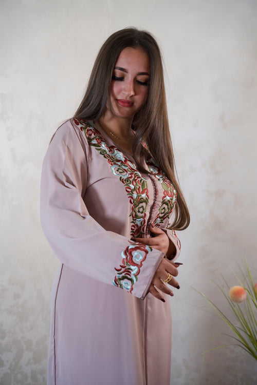 Elegant crepe caftan with master craftsmanship and Rabat-style embroidery